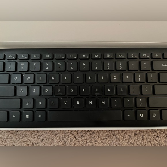 Microsoft Bluetooth Keyboard - Picture 7 of 7